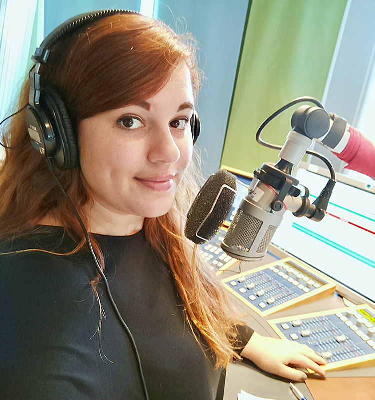 Solena Helmersson är mer än nöjd med radiolinjen på Bollnäs Folkhögskola