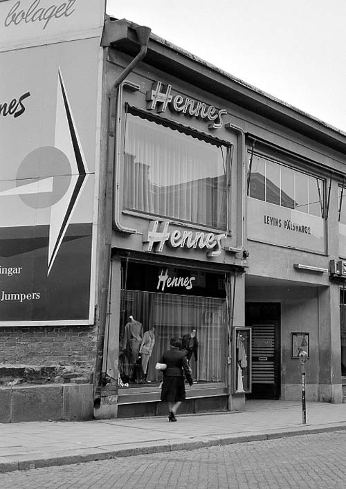 Jubileumsår. Världens första Hennesbutik i Västerås