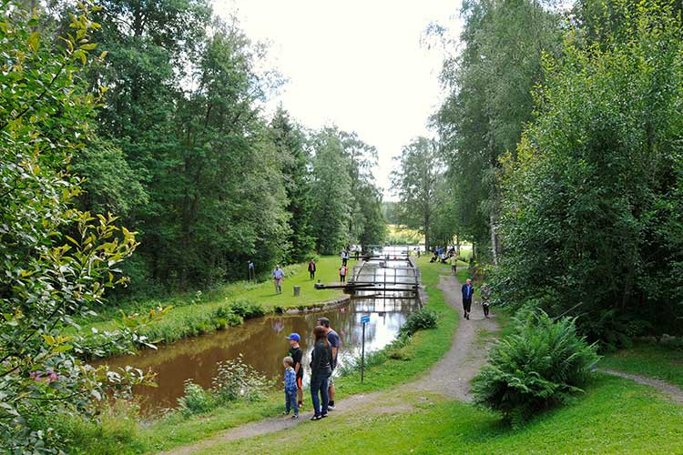 Vandra Rövarleden, Bjurbäckens slussar